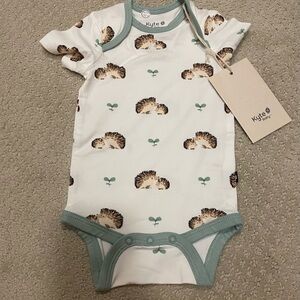 NWT Kyte Baby Hedgehog Onesie (0-3mo)